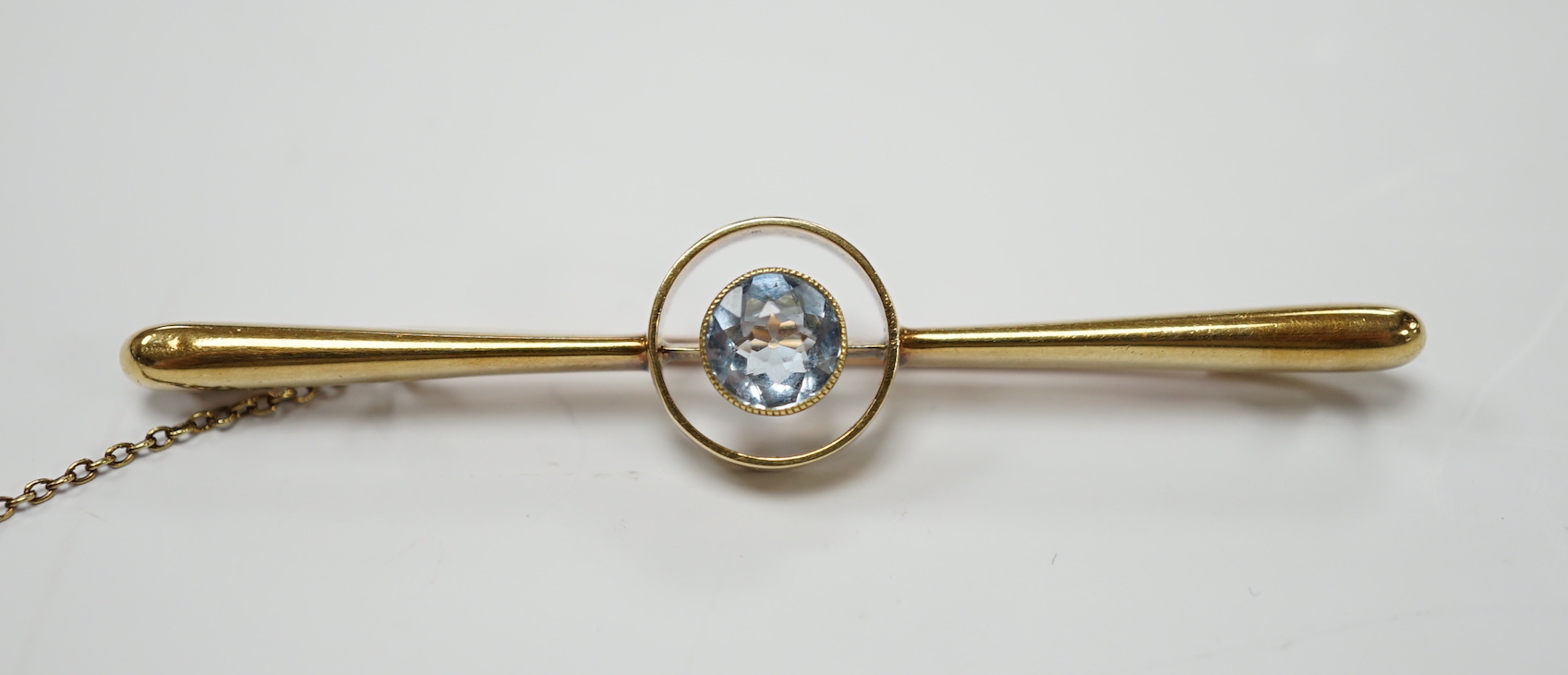 An Edwardian 15ct and single stone blue topaz set bar brooch, 60mm, gross weight 4.1 grams.